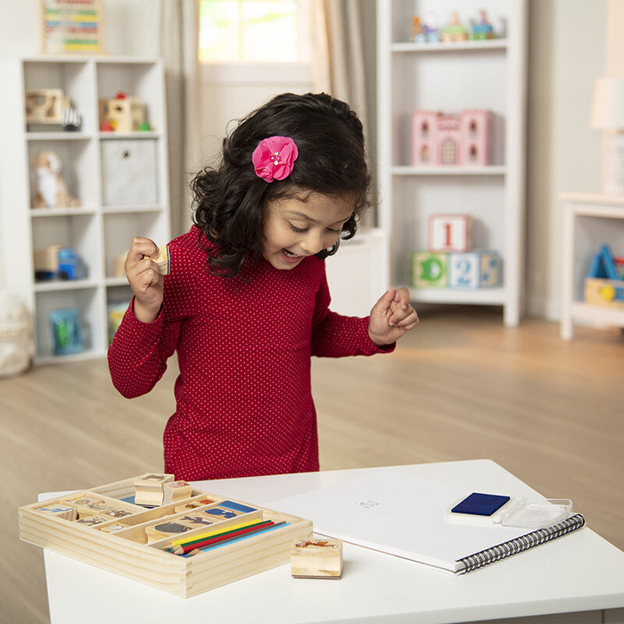 Zestaw pieczątek dla dzieci ze Zwierzętami i 7 kredek Melissa and Doug