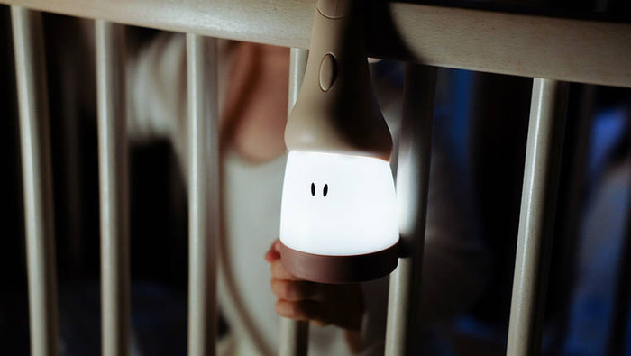 Przenośna lampka nocna LED z latarką Pixie 90h świecenia Pink Beaba