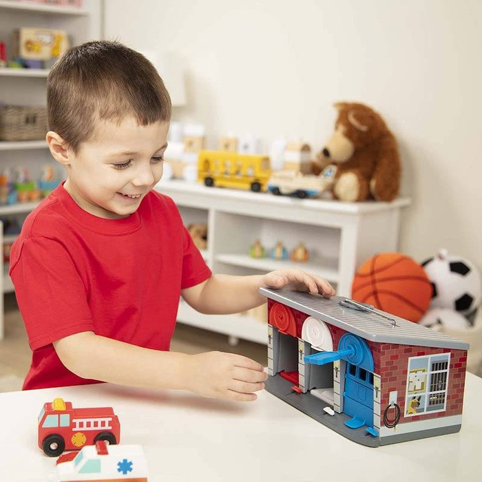 Pojazdy ratunkowe w zamykanym garażu Melissa & Doug