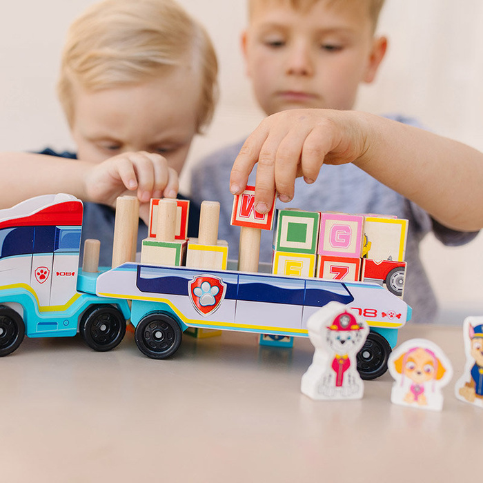 Pojazd ciężarowy z przyczepą Psi Patrol z klockami drewnianymi ABC Melissa & Doug
